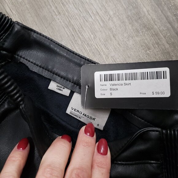 Vero Moda Vegan Leather Mini Skirt Black Sz S New With Tags - Picture 4 of 5